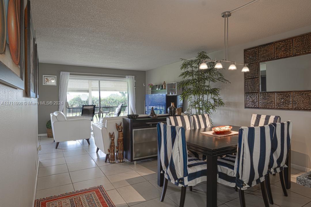 9411 N Hollybrook Lake Dr #304, Pembroke Pines, Florida image 2