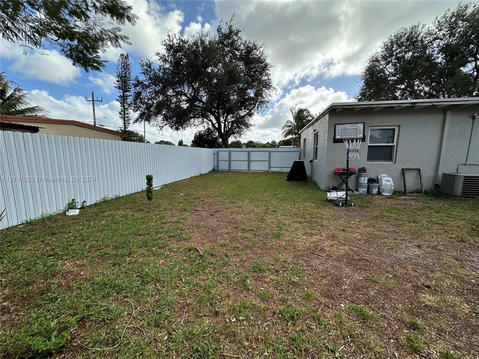 2501 NW 161st St, Miami Gardens, Florida image 16