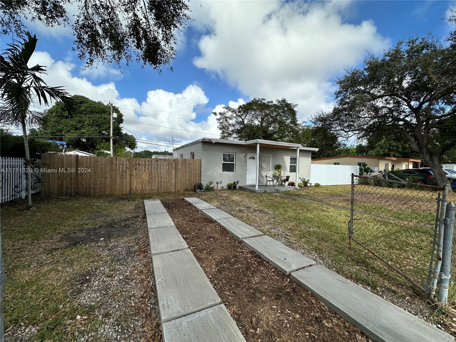 2501 NW 161st St, Miami Gardens, Florida image 2