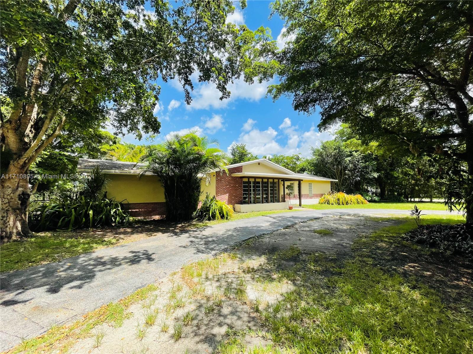 4/2 HOME W/ 3 CAR GARAGE ON A BUILDERS 1/2 ACRE CLOSE TO SOUTH DADE HIGH SCHOOL. THE HOME SITS ON A CORNER LOT, HAS A SPLIT FLOOR PLAN, FENCED BACKYARD, & A CIRCULAR DRIVEWAY. THIS SIDEWALK COMMUNITY SITS CLOSE TO SOUTH DADE PARK & HELEN SANDS AQUATIC CENTER. THIS RENTAL IS AS-IS. FULL BACKGROUND REPORT REQUIRED WITH ALL APPLICATIONS. PROPERTY AVAILABLE JANUARY.