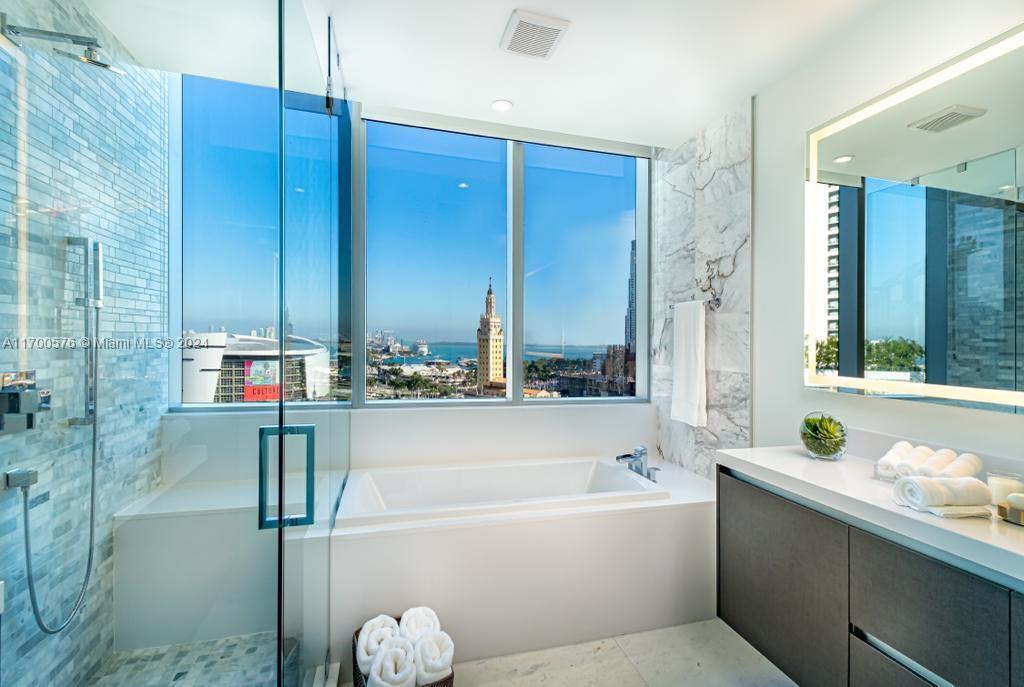 851 NE 1st Ave #1011, Miami FL 33132
