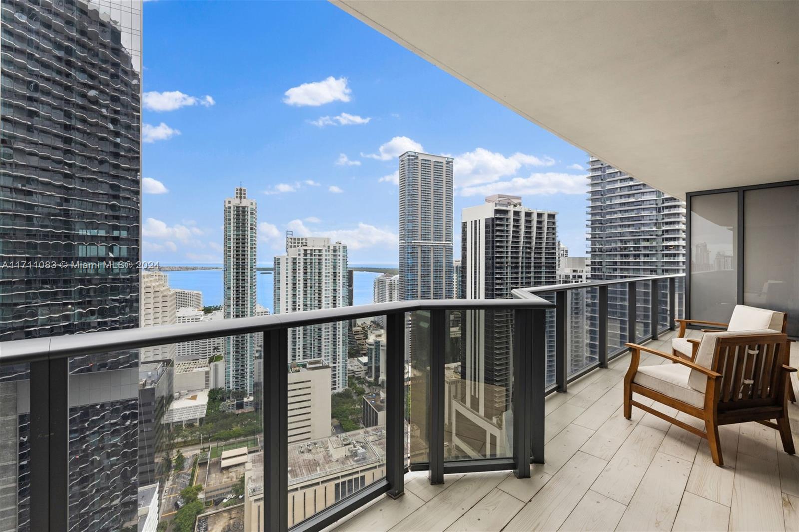 Spacious 1 BED / 2 Full BATH + DEN. Only 1 Bedroom line with City and direct Ocean View in Brickell Heights. NEW Title Floors and Trims, Freshly Painted. Quartz countertop and Stainless Spacious 1 BED / 2 Full BATH + DEN. Only 1 Bedroom line with City and direct Ocean View in Brickell Heights. NEW Title Floors and Trims, Freshly Painted. Quartz countertop and Stainless Steel appliances. Custom-made WALK-IN Closet and double sink in the main Bathroom. Large Balcony with double entrance. Come and live in the heart of Brickell next to Brickell City Center and enjoy LUXURY AMENITIES like 3 pools (2 on the rooftops), Fully equipped Gym, Party Room. Spa with Sauna, Jacuzzi and Steam Room, kids play area, Conference Room, Theater. Embrace the best of Brickell luxury! VACANT Ready to move in.