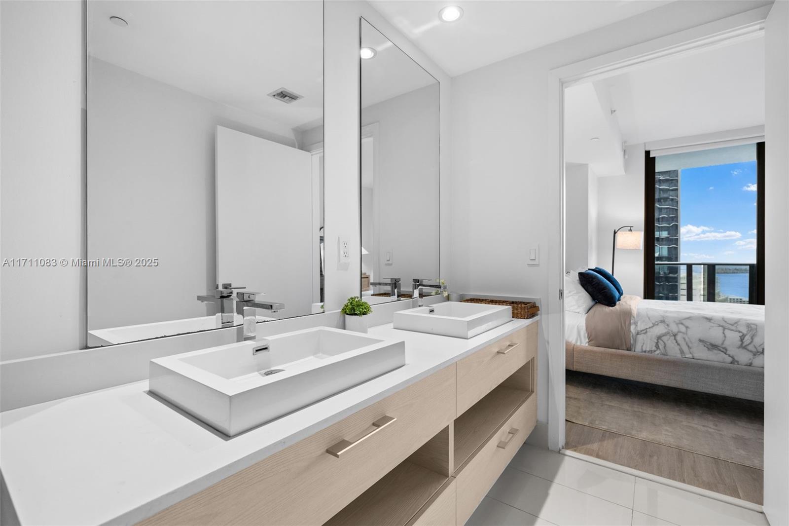 45 SW 9th St #3802, Miami FL 33130