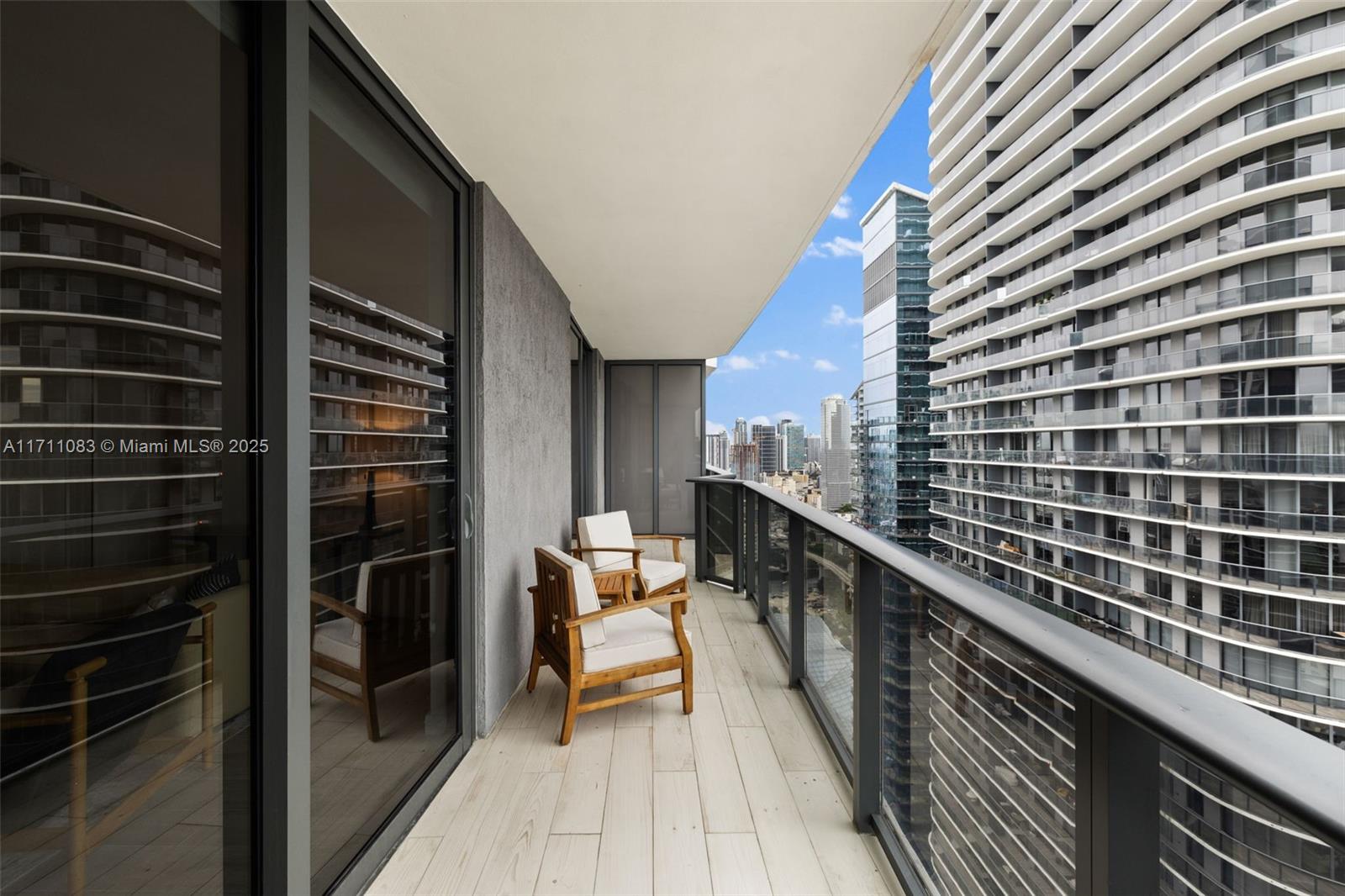 45 SW 9th St #3802, Miami FL 33130
