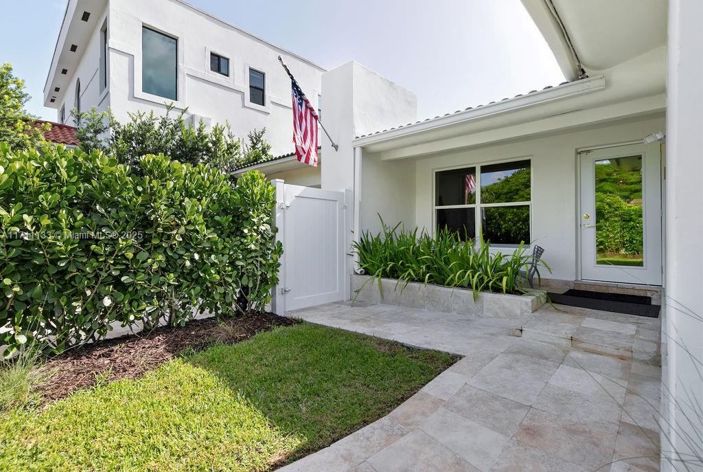 9025 Hawthorne Ave, Surfside, Florida image 13