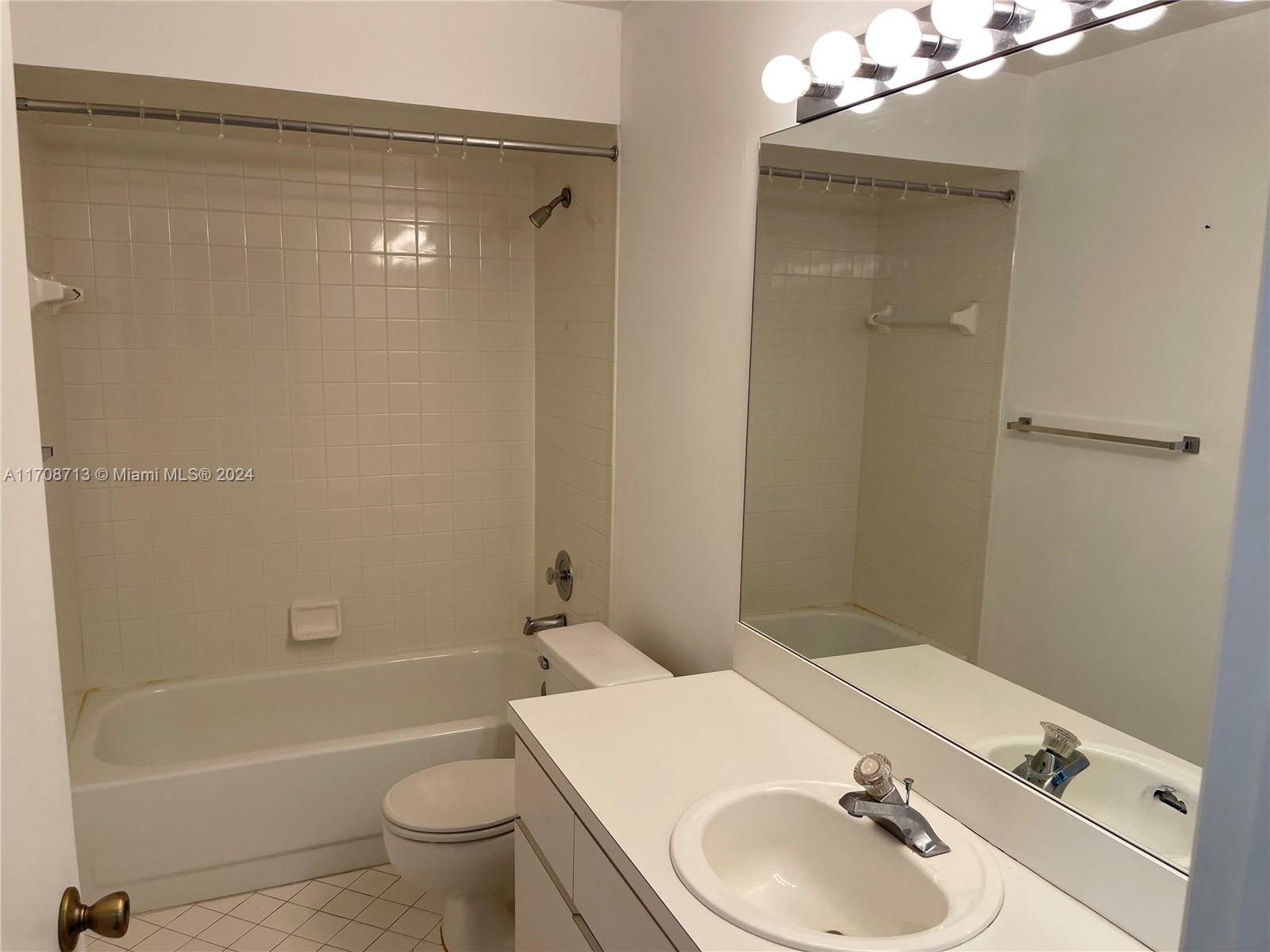 4581 Grand Cypress Rd #26, West Palm Beach, Florida image 16