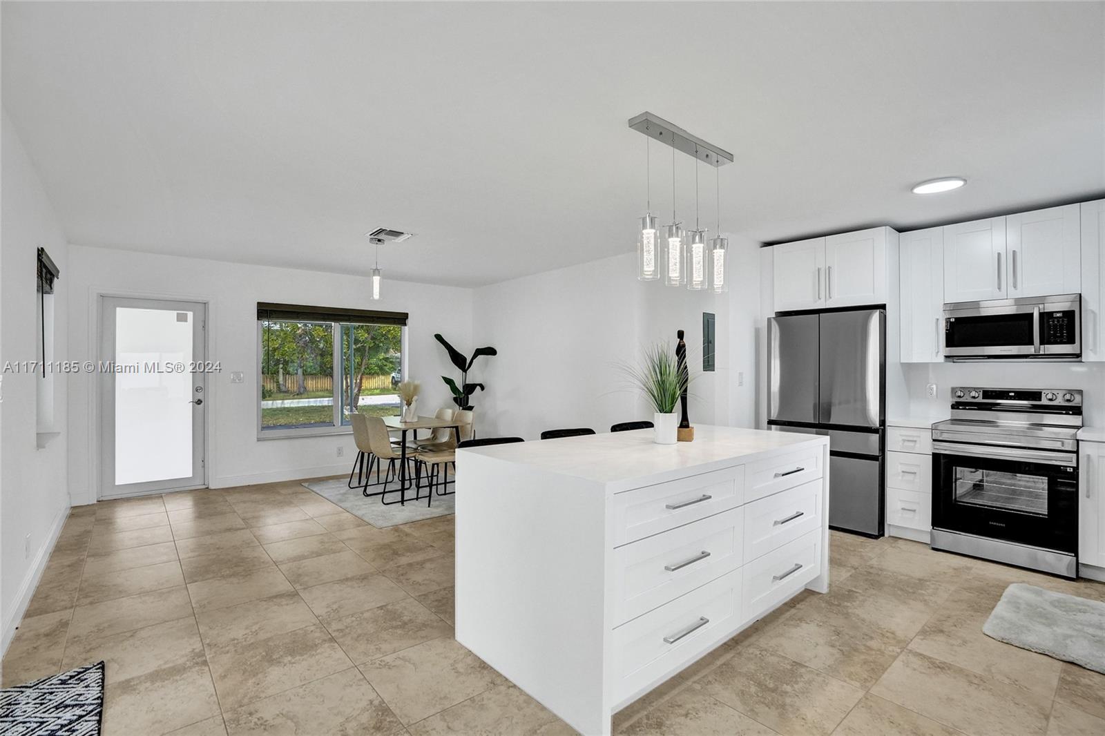 820 NE 8th St, Pompano Beach, Florida image 7