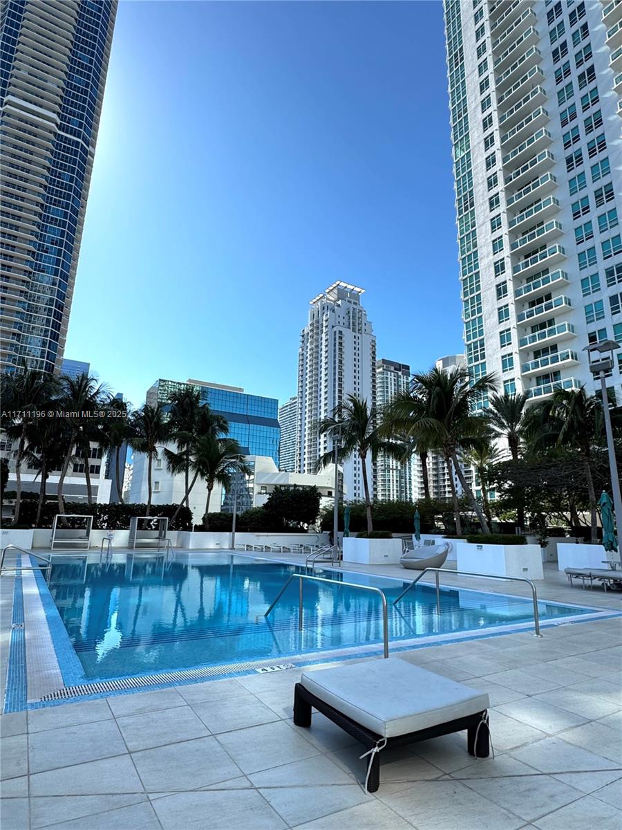 Beautiful 1 bedroom /1 bathroom condo located in The Plaza Brickell, in the heart of the financial district. This modern unit offers a spacious kitchen with ample storage and a large balcony showcasing stunning city views. Enjoy state-of-the-art amenities, including a gym, pool, hot tub, business center, and valet parking. Conveniently walk to Brickell City Centre, top-rated bars, restaurants, and more. Largest one bedroom floorplan in the building."