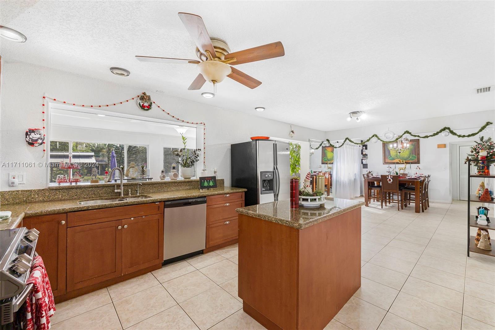 270 Lake Dr, Coconut Creek, Florida image 11