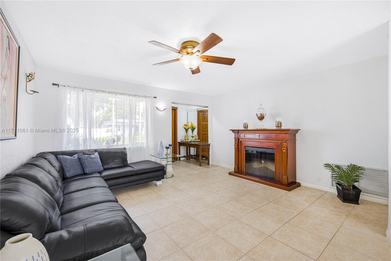 270 Lake Dr, Coconut Creek, Florida image 7