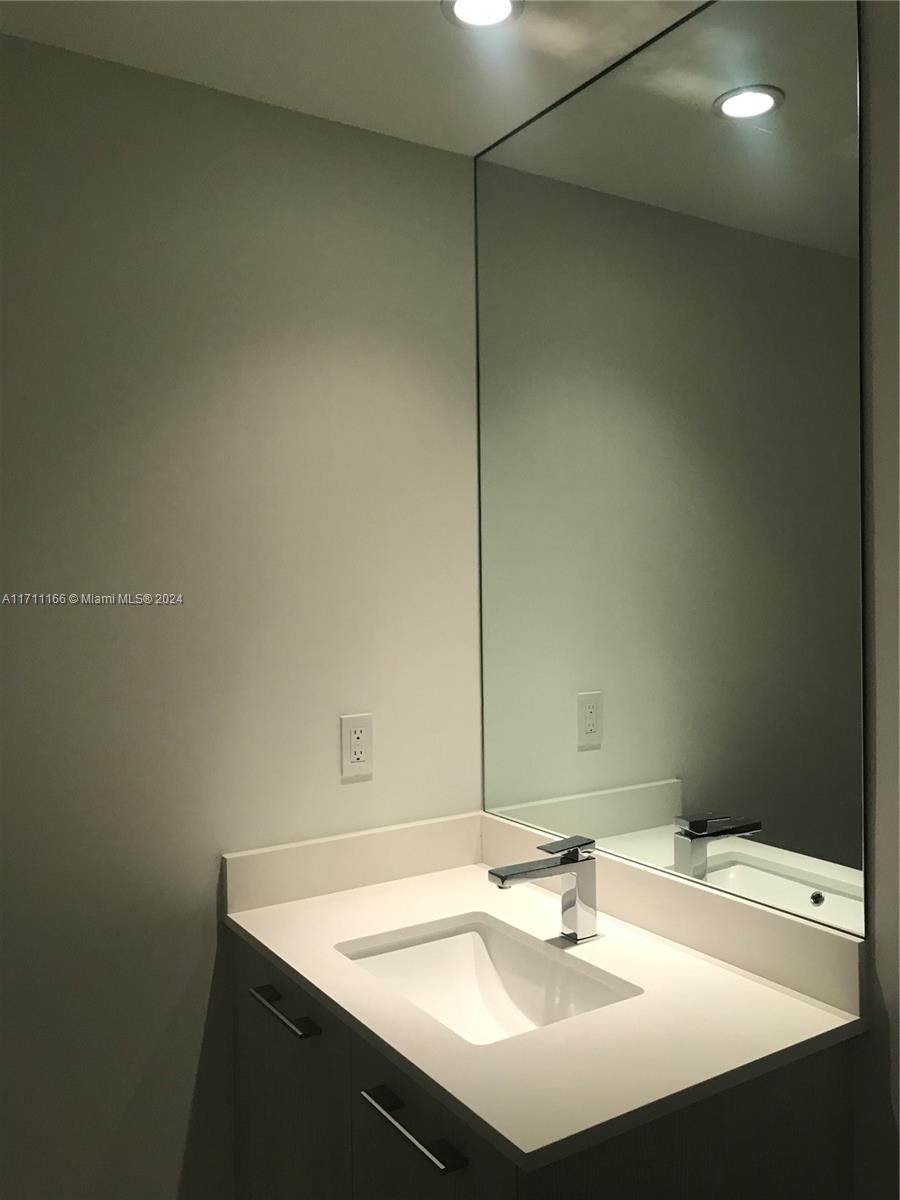 55 SW 9th St #1409, Miami FL 33130
