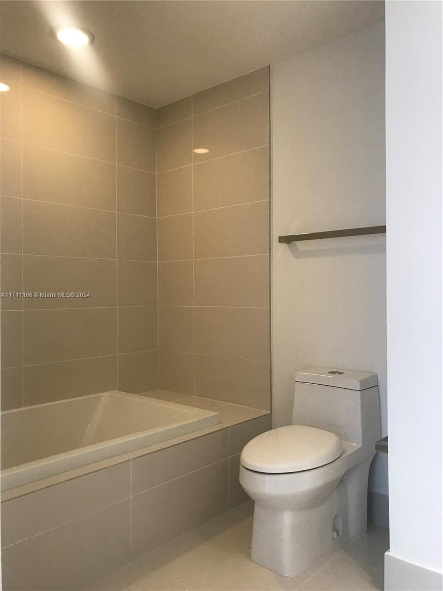 55 SW 9th St #1409, Miami FL 33130