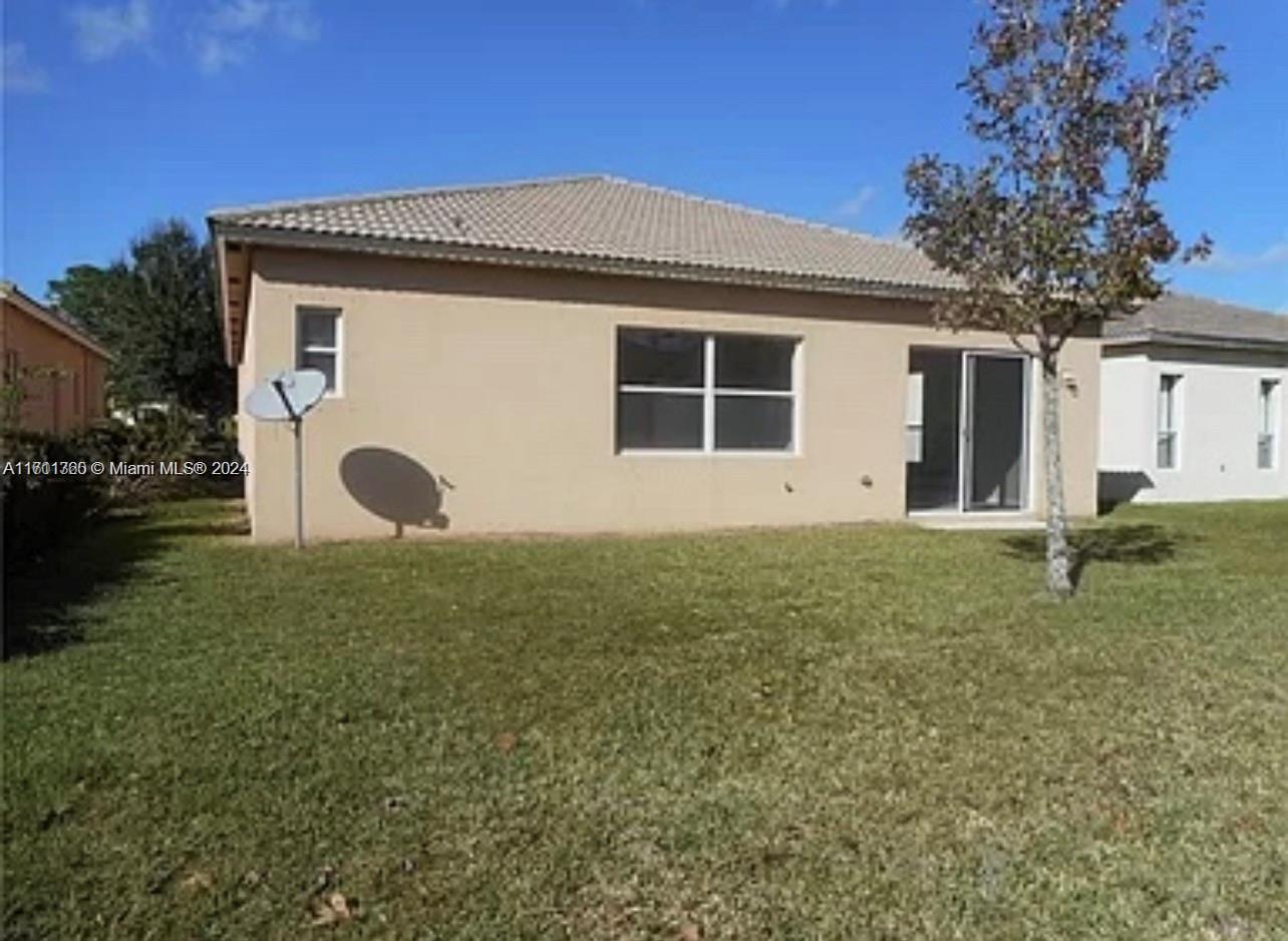 6125 Spring Lake Ter, Fort Pierce, Florida image 15