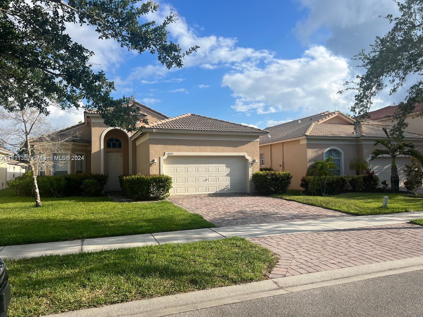 6125 Spring Lake Ter, Fort Pierce, Florida image 2