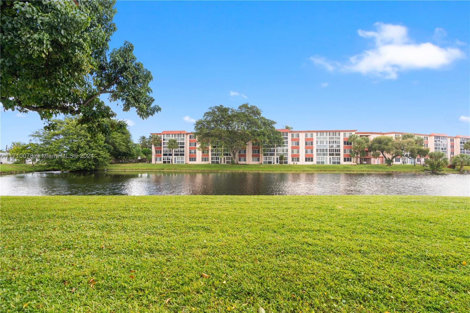 1080 Del Lago Cir #103, Sunrise, Florida image 31