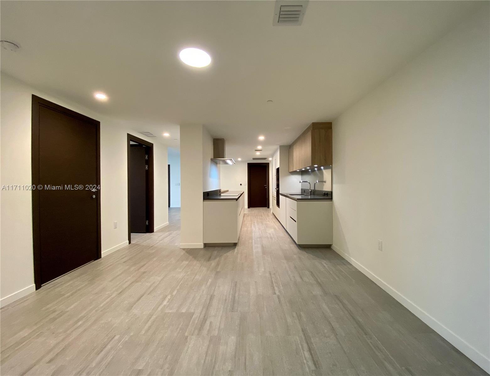 1000 Brickell Plz #4406, Miami FL 33131