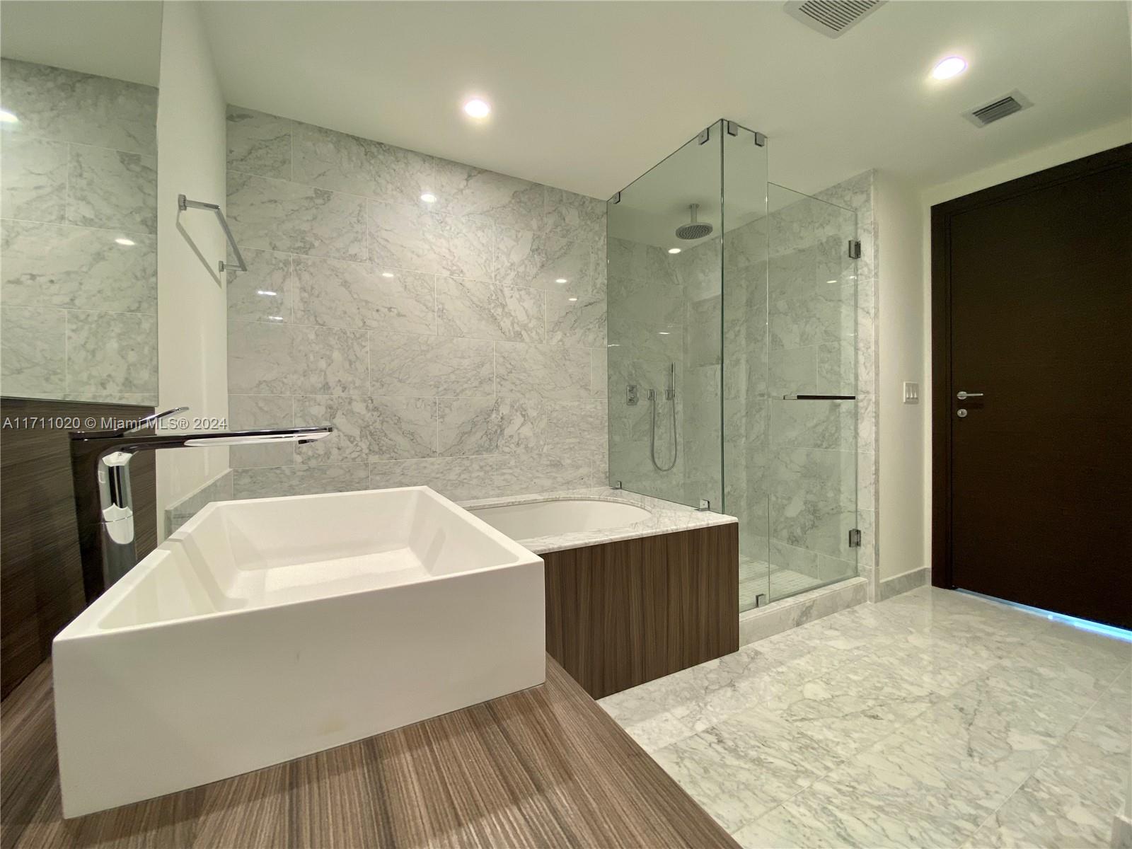 1000 Brickell Plz #4406, Miami FL 33131