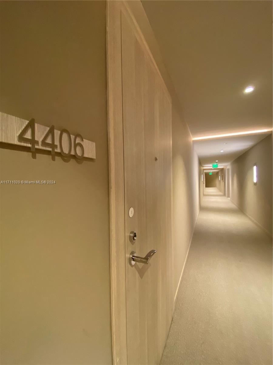 1000 Brickell Plz #4406, Miami FL 33131