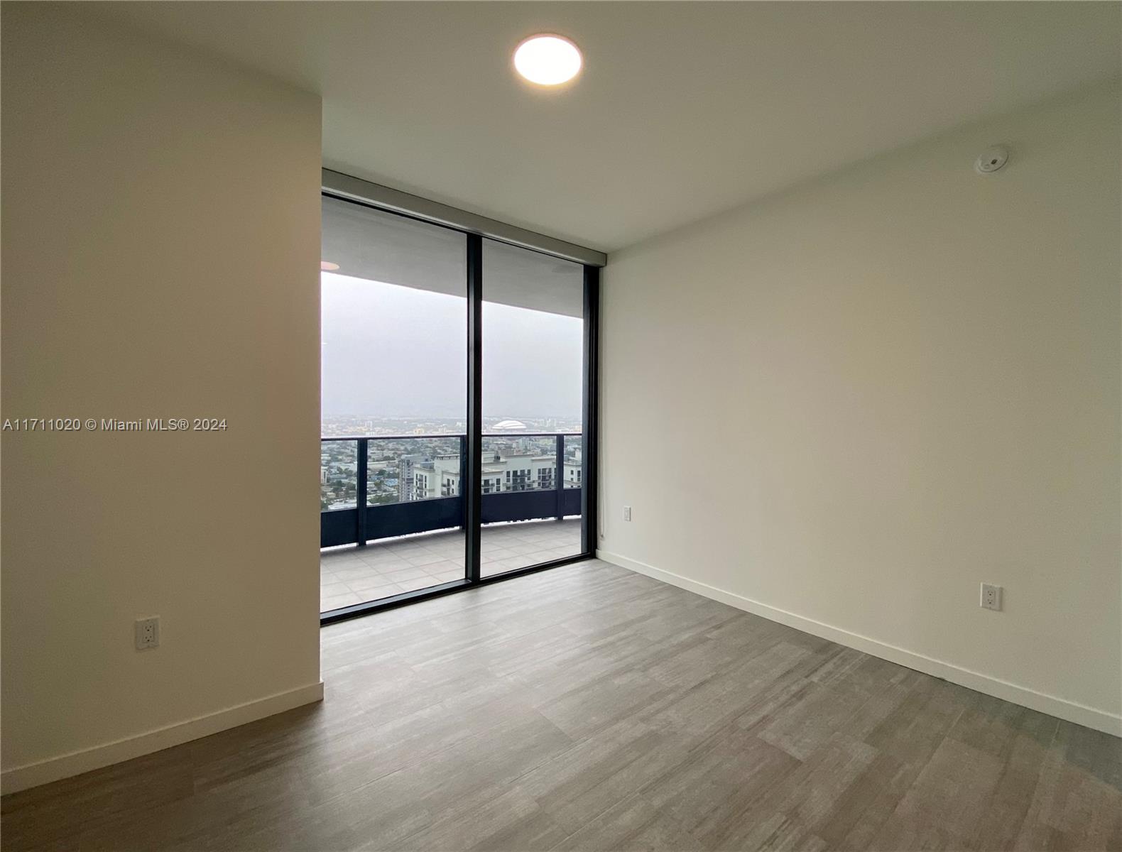 1000 Brickell Plz #4406, Miami FL 33131