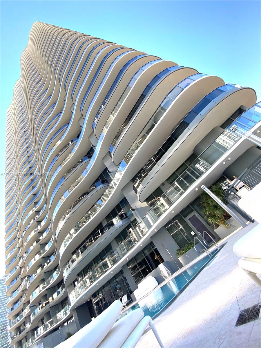 1000 Brickell Plz #4406, Miami FL 33131
