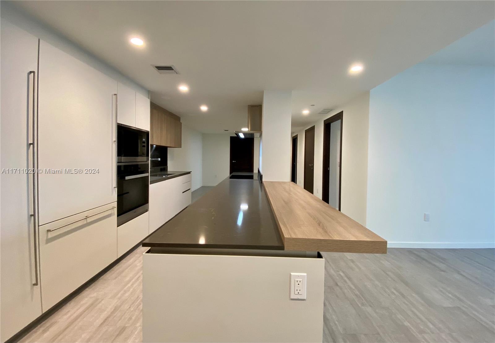 1000 Brickell Plz #4406, Miami FL 33131