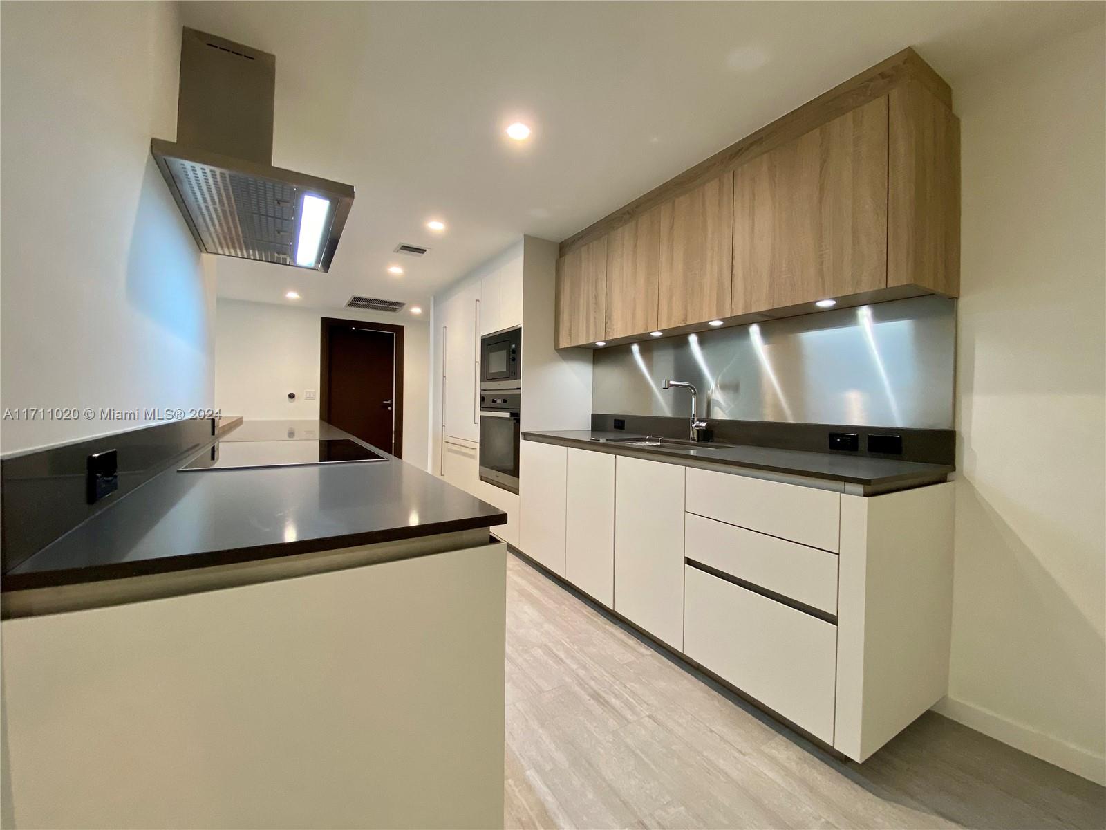 1000 Brickell Plz #4406, Miami FL 33131