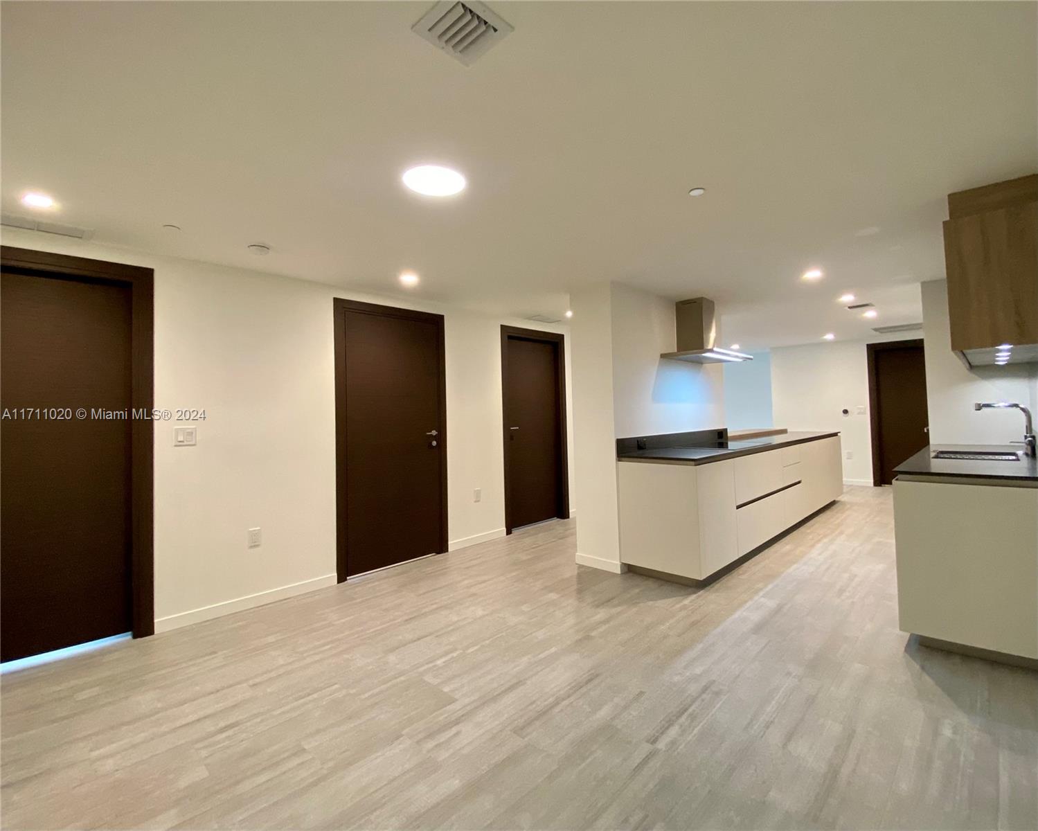 1000 Brickell Plz #4406, Miami FL 33131
