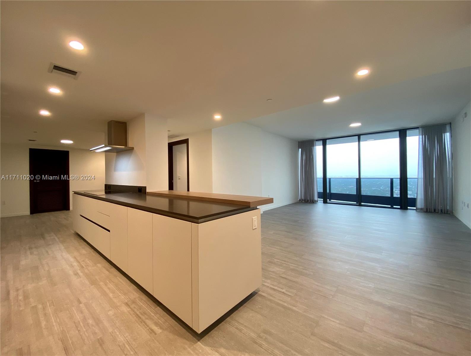 1000 Brickell Plz #4406, Miami FL 33131