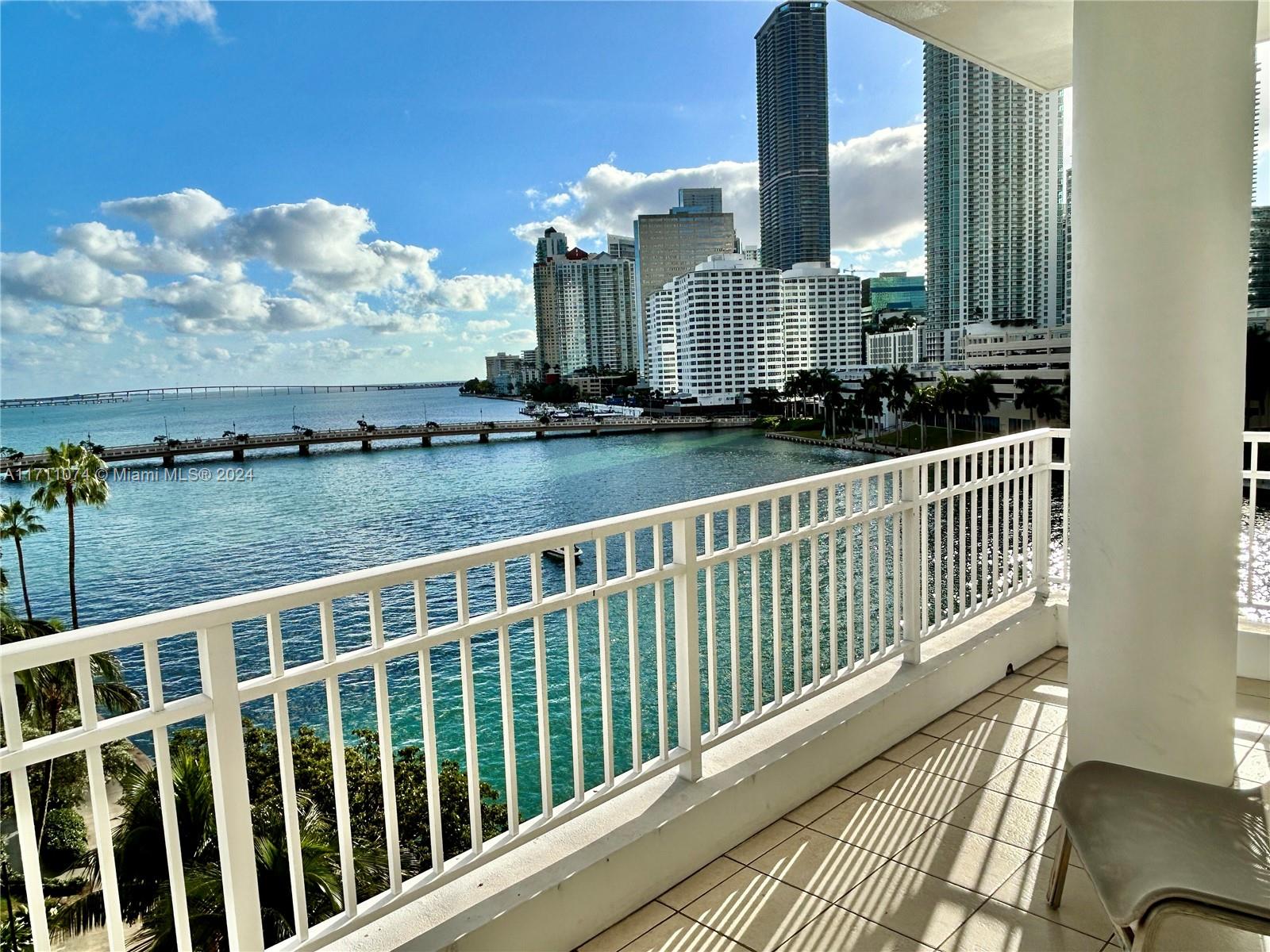 Experience breathtaking water views from this stunning unit in the prestigious Courts at Brickell Key. Furnished 2/2 with efficient floor plan offering spacious bedrooms and inviting living areas. Start your mornings with breakfast in the kitchen's cozy eat-in nook, complete with unparalleled views.
The unit boasts marble flooring, generous closet space, a convenient utility closet, and comes with the added bonus of two dedicated parking spaces. Perfectly located within walking distance of downtown Miami, Brickell City Centre, top-notch dining, shopping, Whole Foods Market, and more.
Residents enjoy access to an array of premium amenities, sparkling pool, a state-of-the-art fitness center, racquetball courts, a sauna, and a children's playroom. Easy to show: showassist