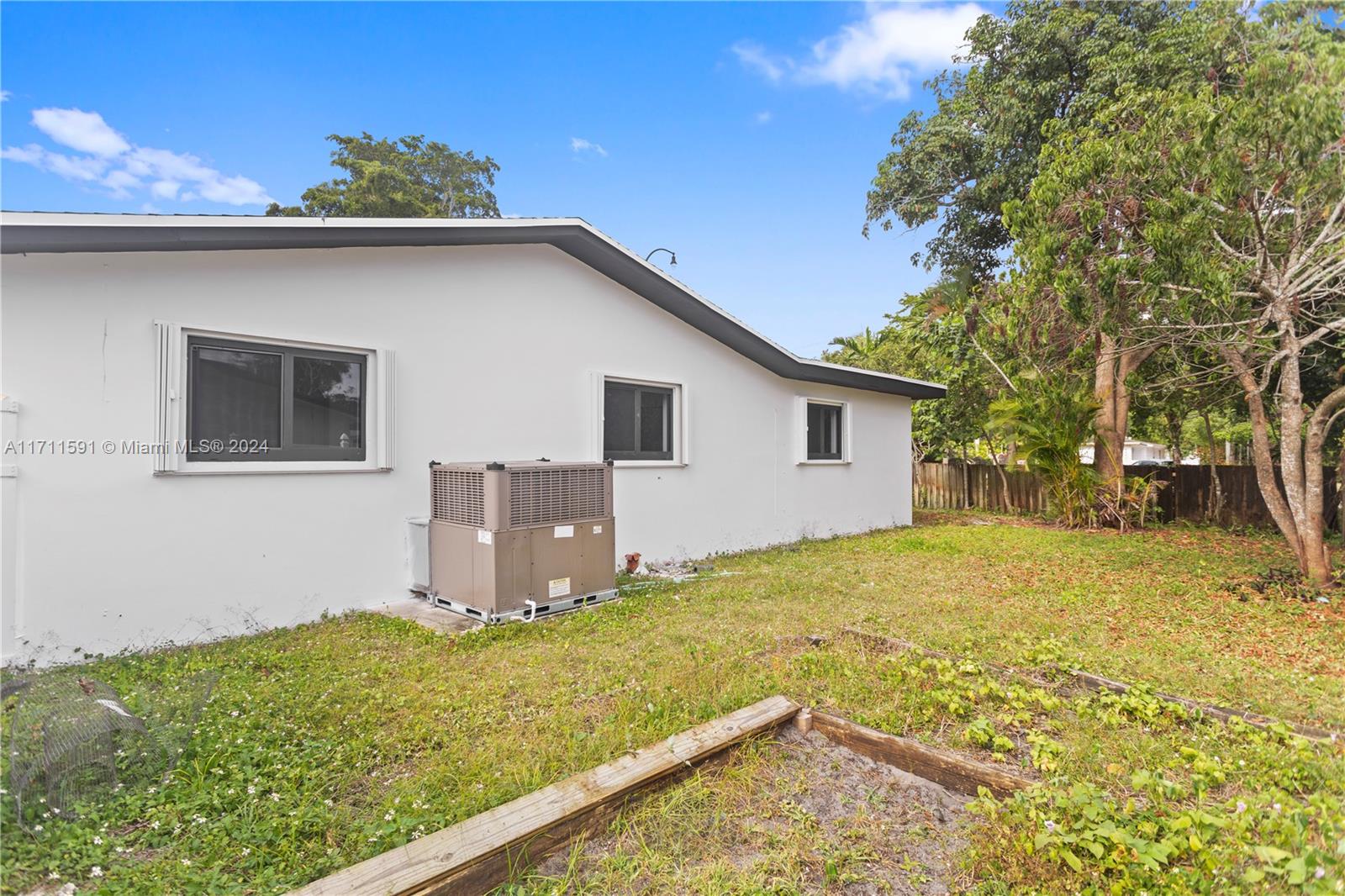 5461 SW 1st St, Plantation, Florida image 6