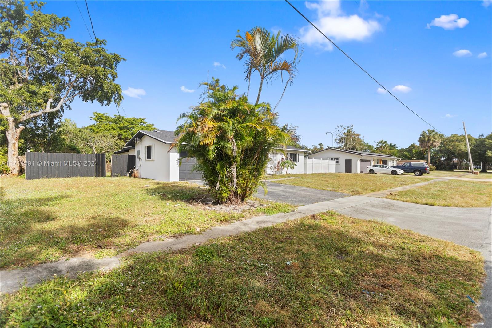 5461 SW 1st St, Plantation, Florida image 8