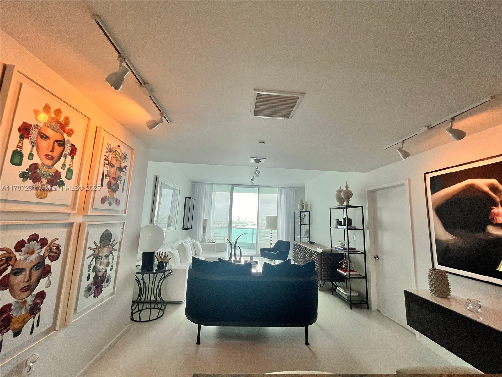 900 Biscayne Blvd #2702, Miami FL 33132