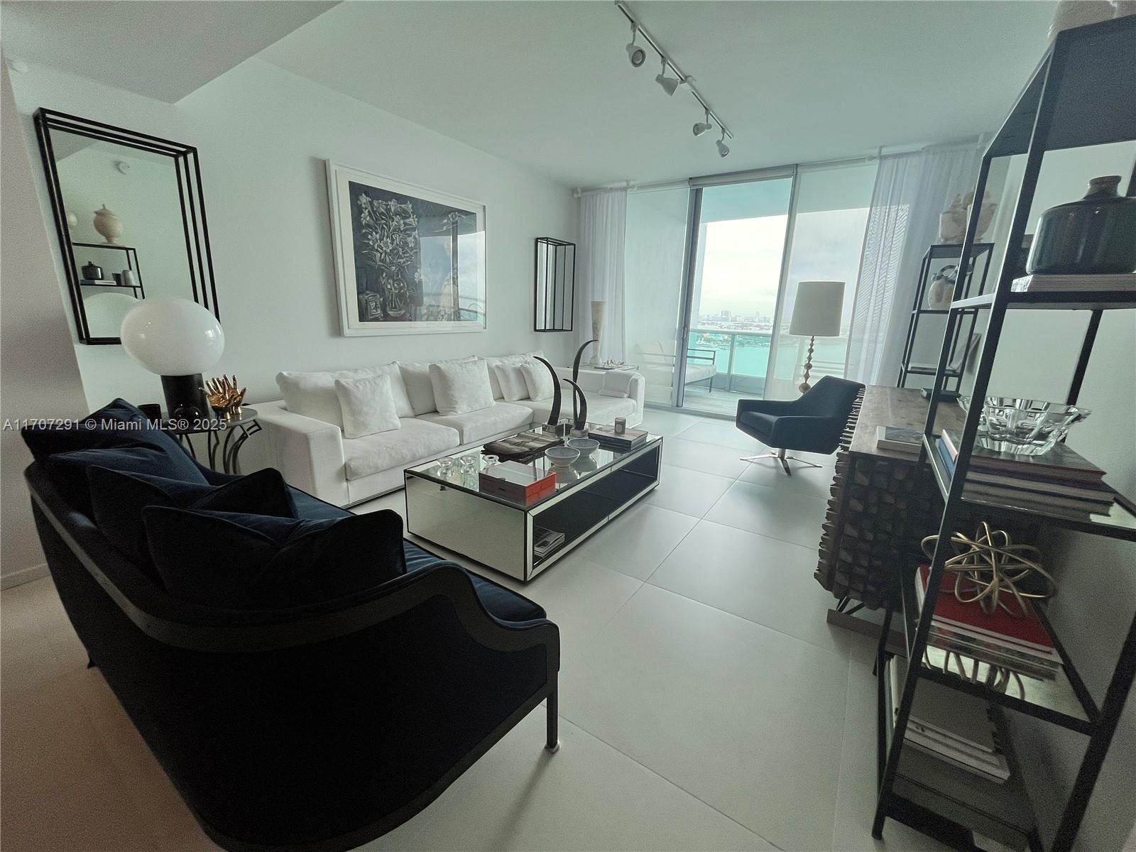 900 Biscayne Blvd #2702, Miami FL 33132