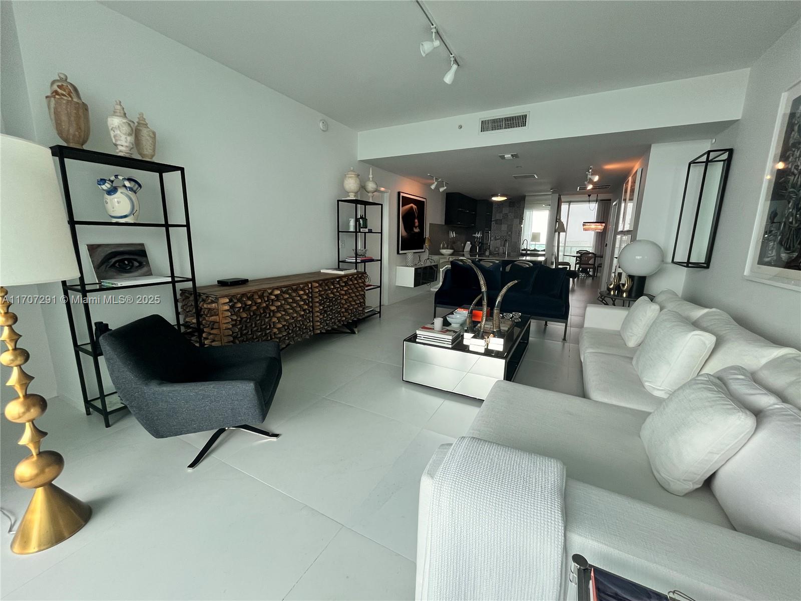 900 Biscayne Blvd #2702, Miami FL 33132