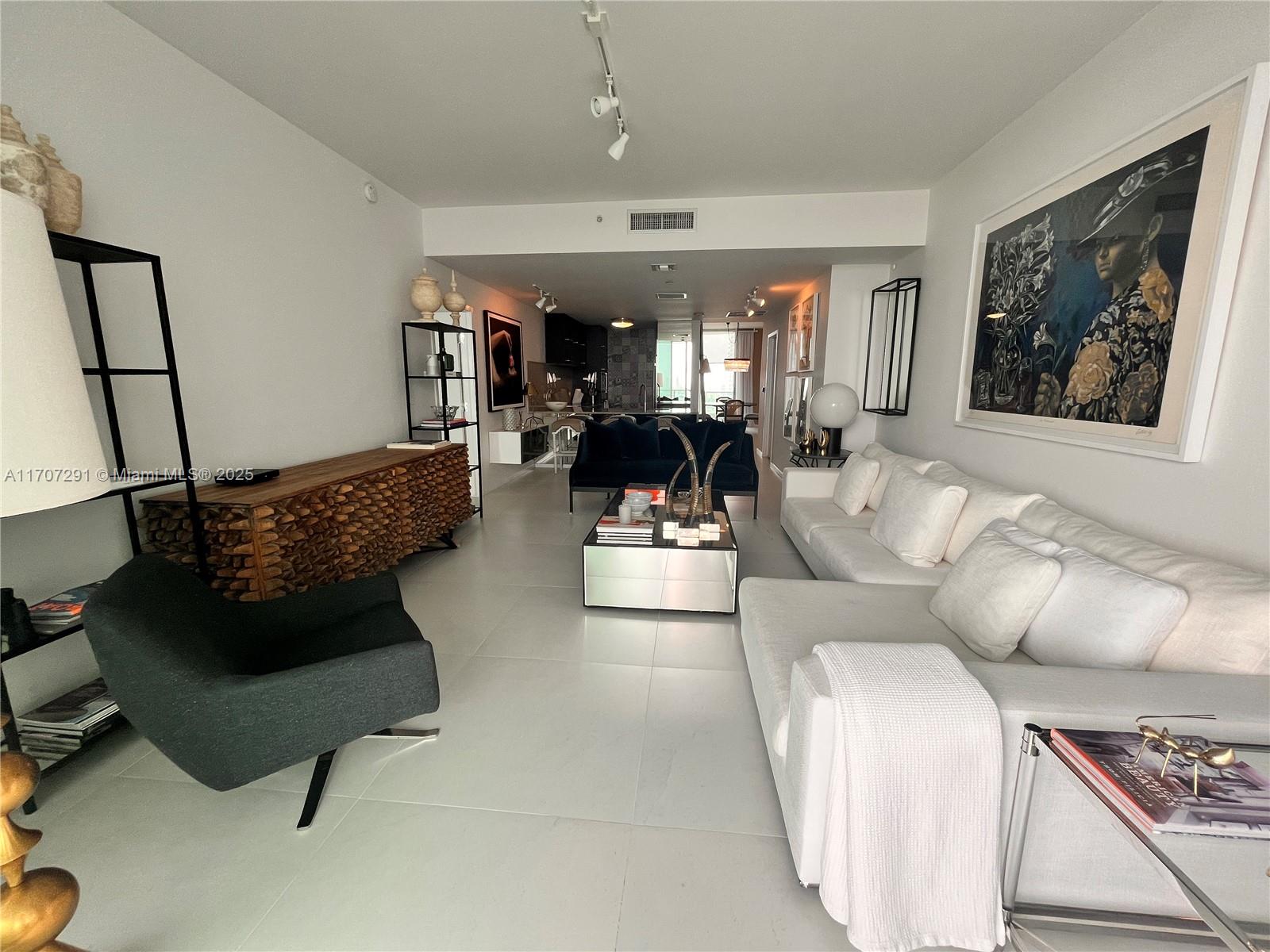 900 Biscayne Blvd #2702, Miami FL 33132