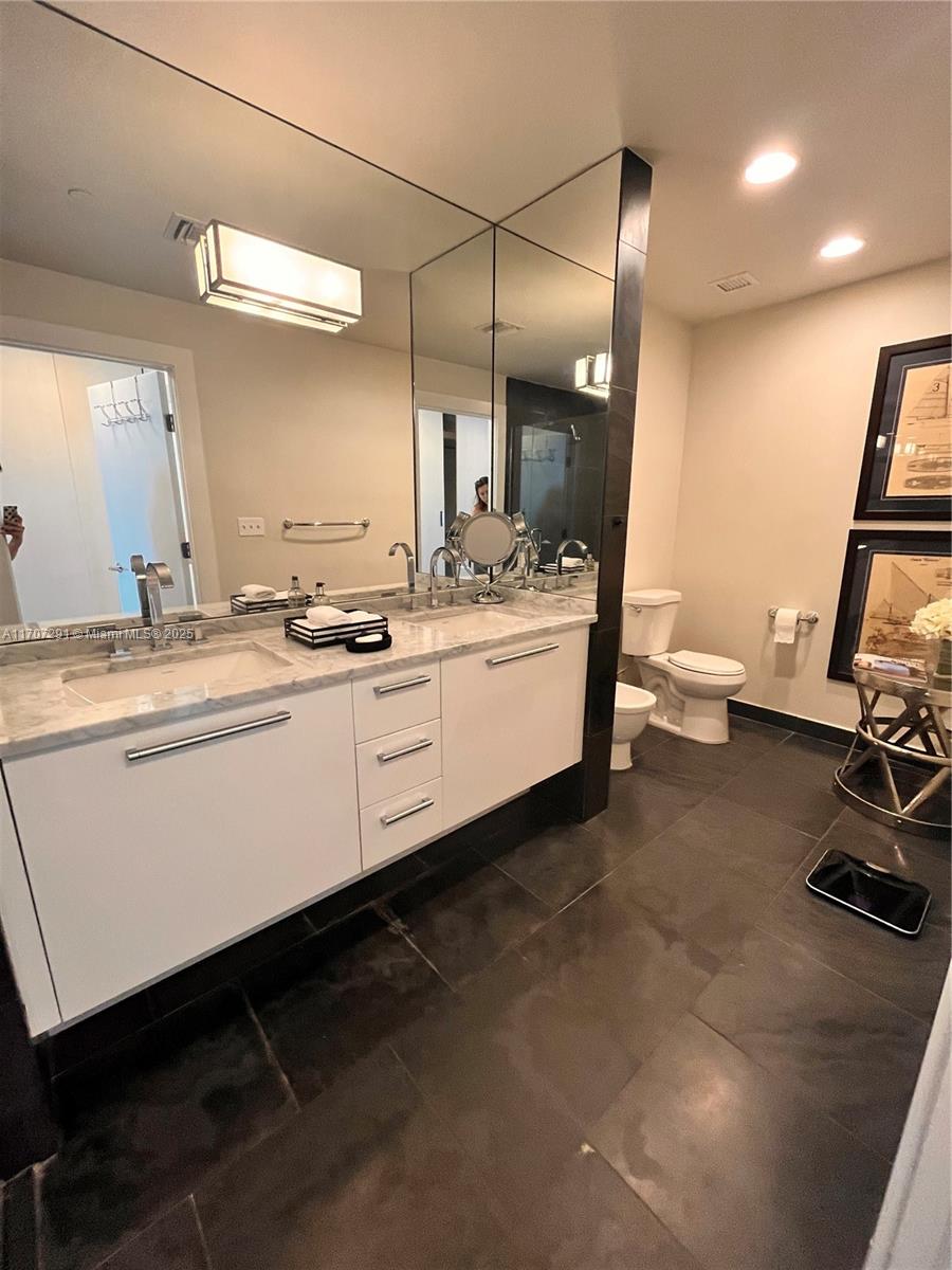 900 Biscayne Blvd #2702, Miami FL 33132