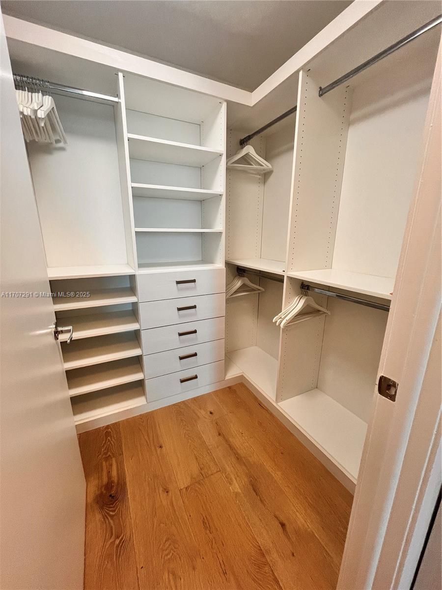900 Biscayne Blvd #2702, Miami FL 33132