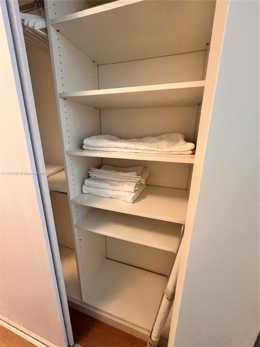900 Biscayne Blvd #2702, Miami FL 33132