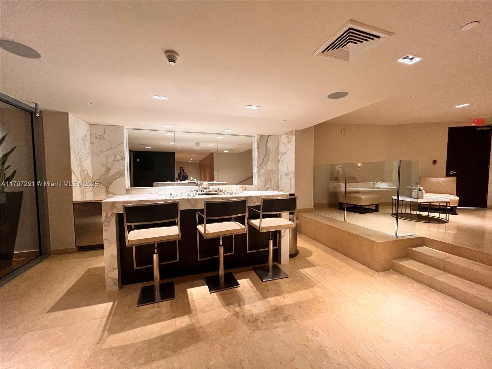 900 Biscayne Blvd #2702, Miami FL 33132
