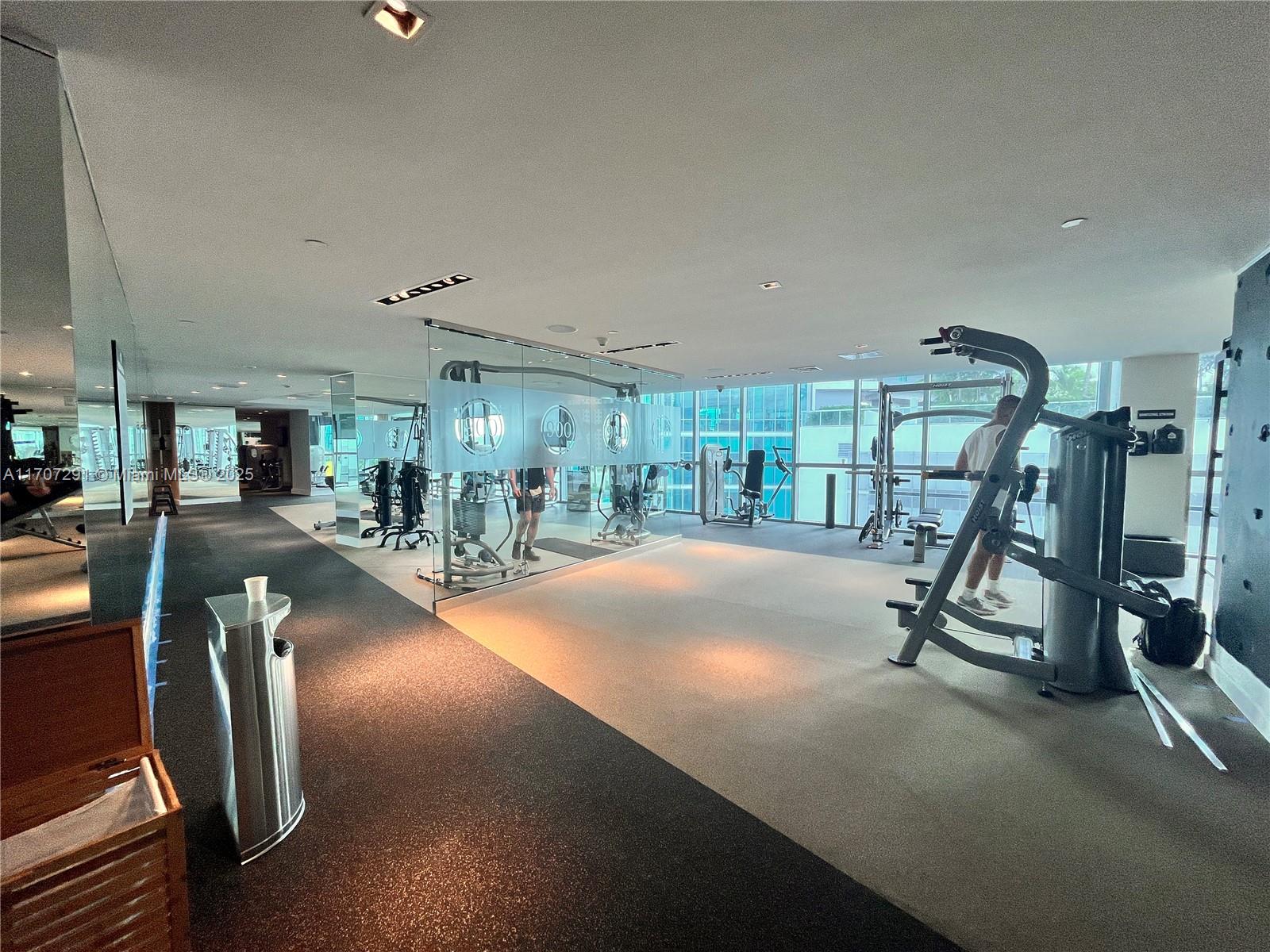 900 Biscayne Blvd #2702, Miami FL 33132