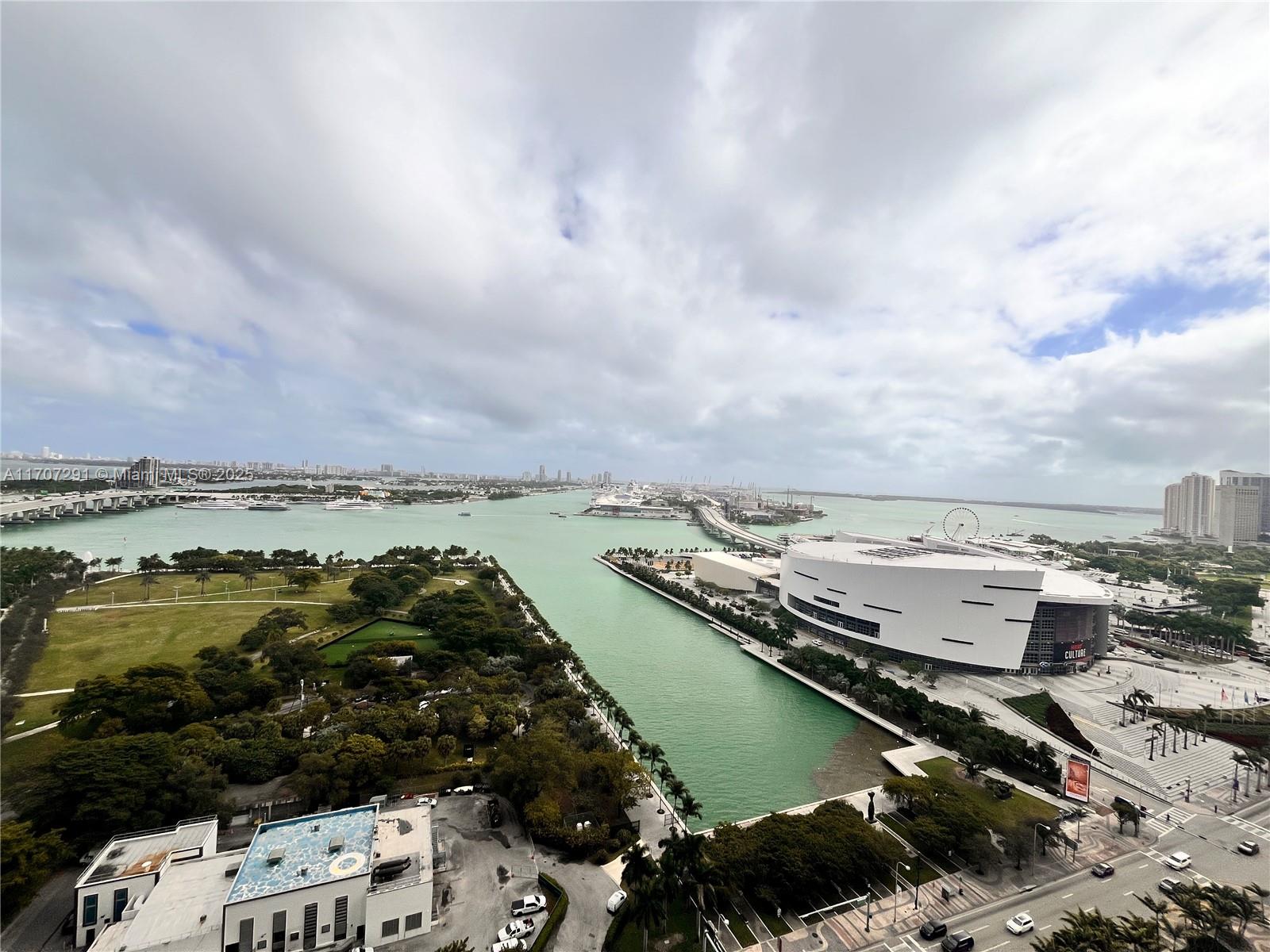 900 Biscayne Blvd #2702, Miami FL 33132