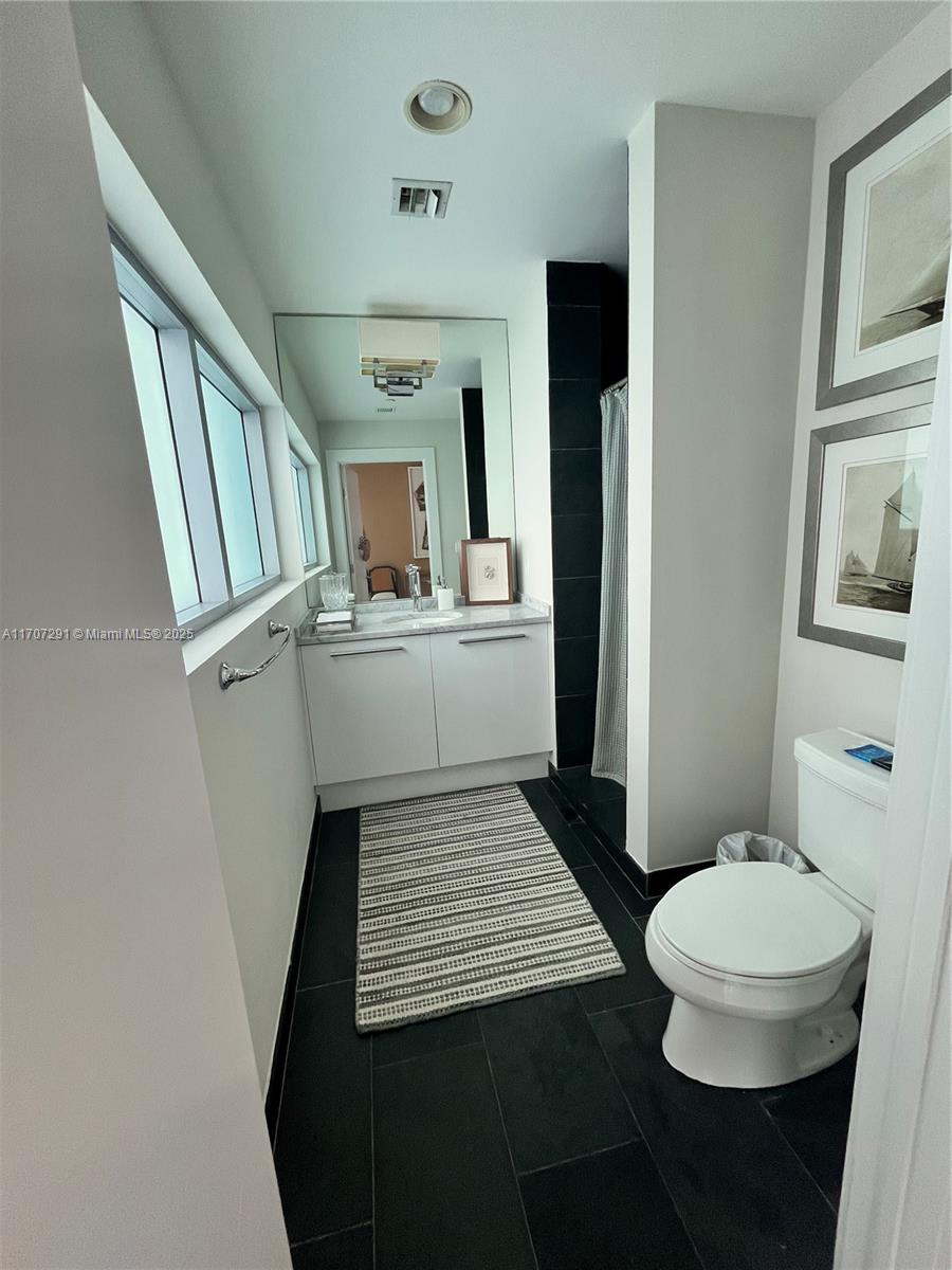 900 Biscayne Blvd #2702, Miami FL 33132