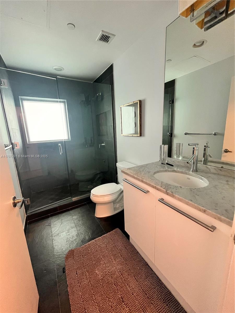 900 Biscayne Blvd #2702, Miami FL 33132