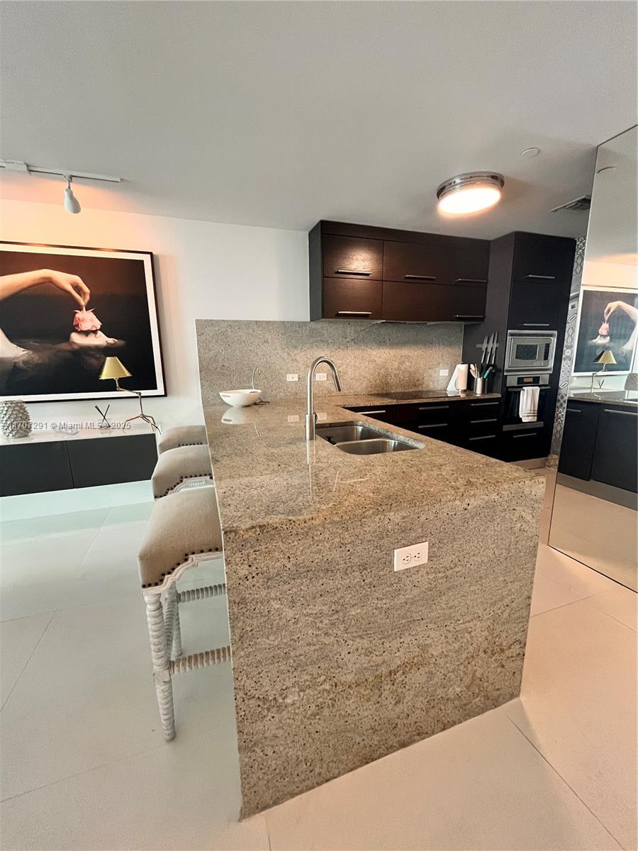 900 Biscayne Blvd #2702, Miami FL 33132
