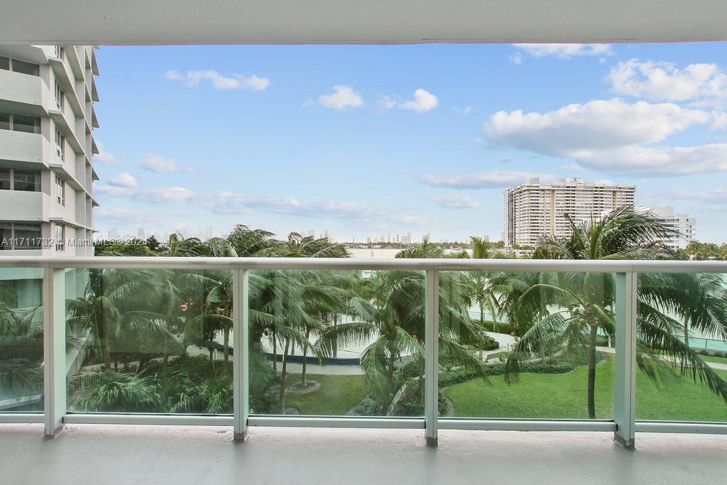 AVAILABLE 01/29/2025 (UNIT CAN'T BE SHOWN TILL AVAILABLE DATE). This 2/2 faces Biscayne Bay, Miami Beach & ocean views. The interior features wood floors, modern kitchen, high ceilings & a huge wrap around balcony. Community amenities include a fitness center, 2 bay front pools surrounded by cabanas, lounge chairs, a BBQ area & beach. Move-in 1month + $2K deposit. Parking $187/month. Pet Fee: $500+$50/month. *FAST APPROVAL! (NOTE: Rental rates are subject to change depending on move-in date and lease term. Advertised rate is best rate and maybe on leases longer than 12 months. Proof of income greater than 3x 1 month's rent is required and minimum credit score of 620 or higher in order to be approved).