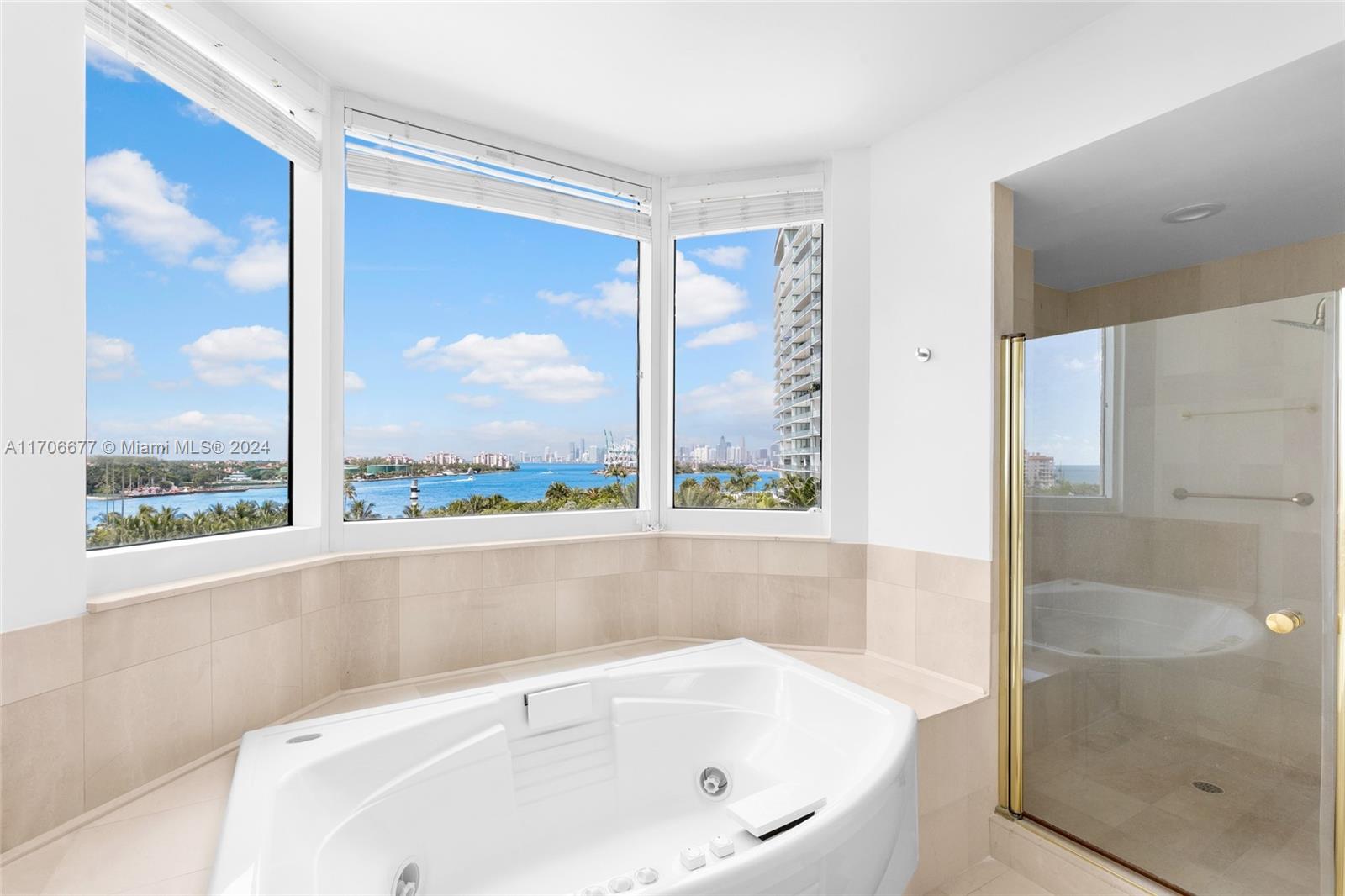 300 S Pointe #801, Miami Beach, Florida image 17