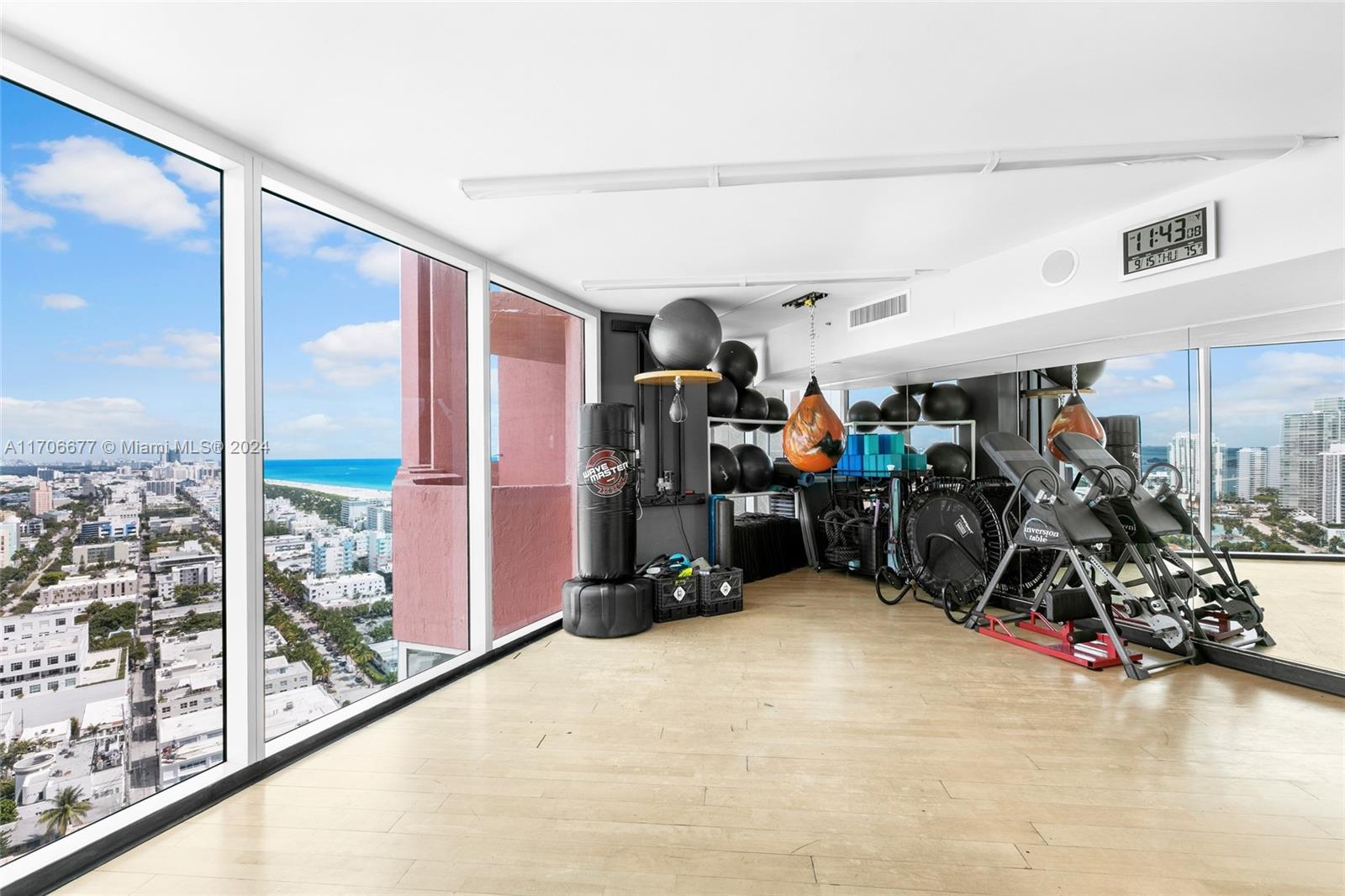 300 S Pointe #801, Miami Beach, Florida image 33