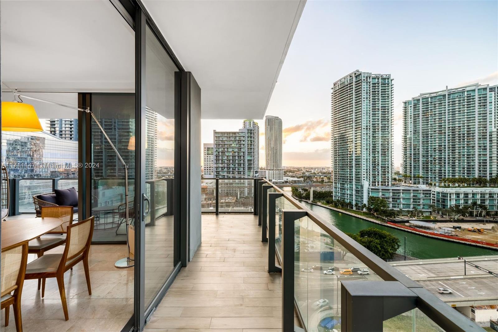 68 SE 6th St #1112, Miami, Florida image 2