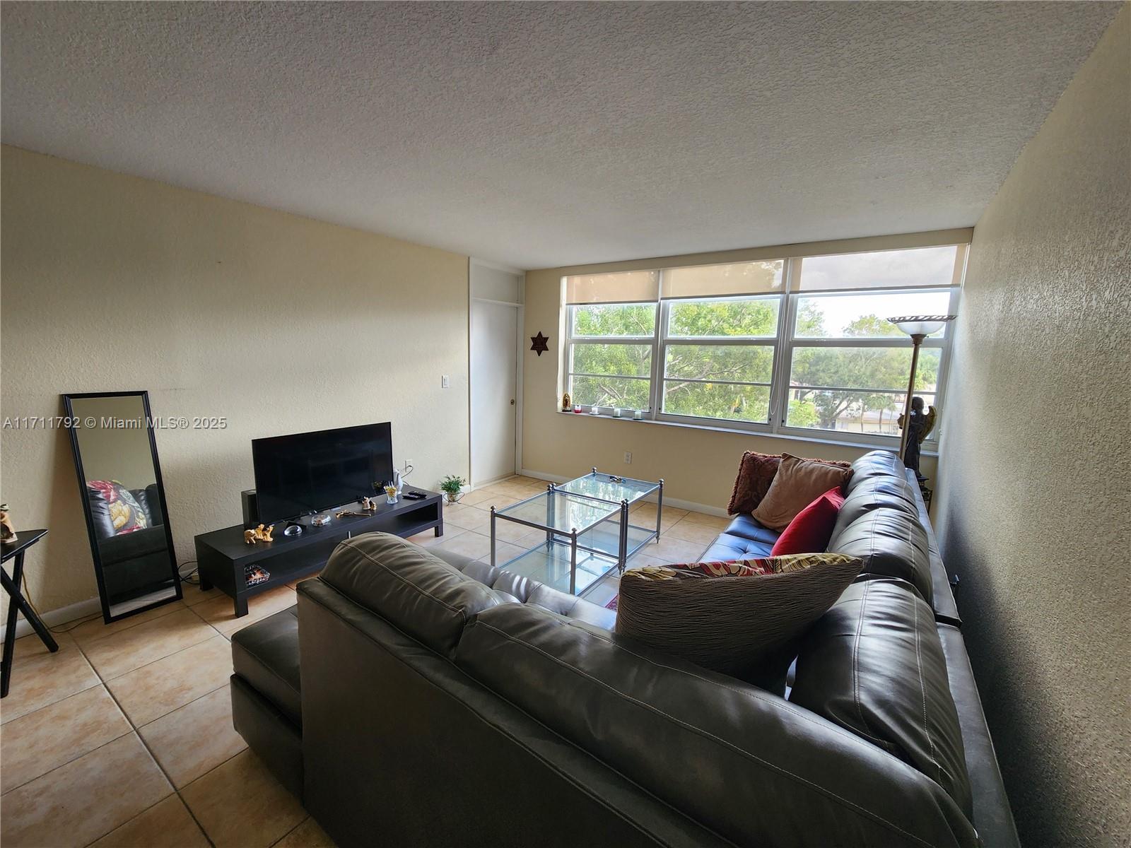 1000 Saint Charles Pl #406, Pembroke Pines, Florida image 17