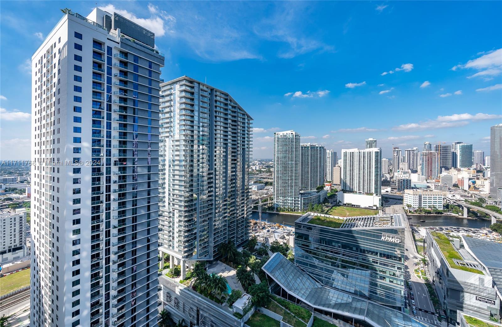 45 SW 9th St #3401, Miami FL 33130